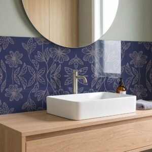 Salle de bain moderne avec vasque et crédence florale