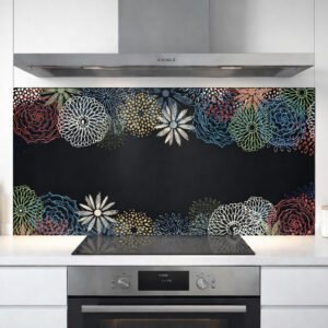 Crédence cuisine noire à motifs floraux colorés