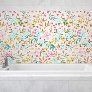 Baignoire moderne avec credence floral coloré