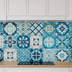 Crédence de cuisine en carreaux bleus décorés