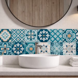 Salle de bain moderne avec carreaux bleus décoratifs