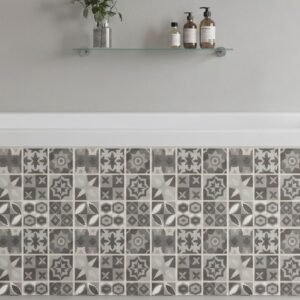 Baignoire moderne avec carrelage à motifs gris